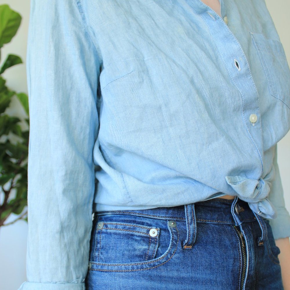 SOLD Super soft chambray shirt - Picture 4 of 4